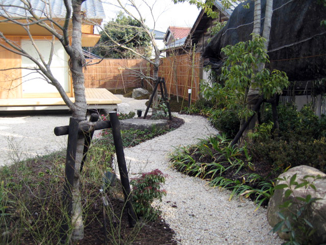 愛知県春日井市で平成６年より地域の皆様に支えられてきた造園・建築会社、造園四季への施行実績、造園の実例です。